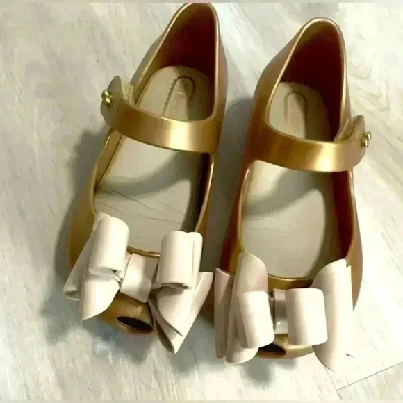 Mini Melissa girls gold ballet flat with bow size 8 - Picture 1 of 9